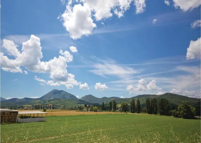 Casa de Férias Charming House In Umbria With Pool And Garden Monte Castelli